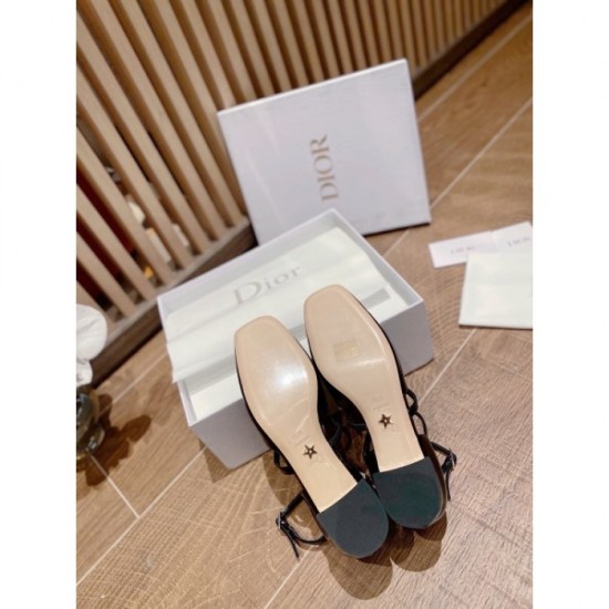 2022SS sandals DIOR Dior who plays an active part at the turn of the season 2022SS sandals DIOR Dior who plays an active part at the turn of the season