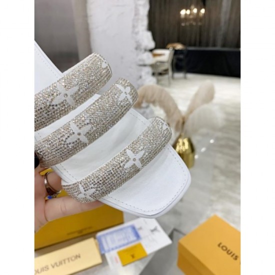 Slippers that give a cool impression 2022SS LOUIS VUITTON Louis Vuitton Slippers that give a cool impression 2022SS LOUIS VUITTON Louis Vuitton