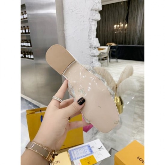 Slippers that give a cool impression 2022SS LOUIS VUITTON Louis Vuitton Slippers that give a cool impression 2022SS LOUIS VUITTON Louis Vuitton