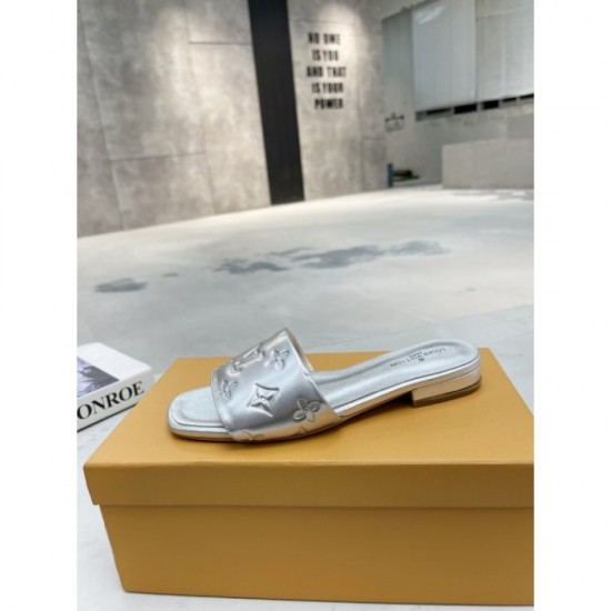 Small quantity in stock ☆ Limited model slippers 2022SS LOUIS VUITTON Louis Vuitton Small quantity in stock ☆ Limited model slippers 2022SS LOUIS VUITTON Louis Vuitton
