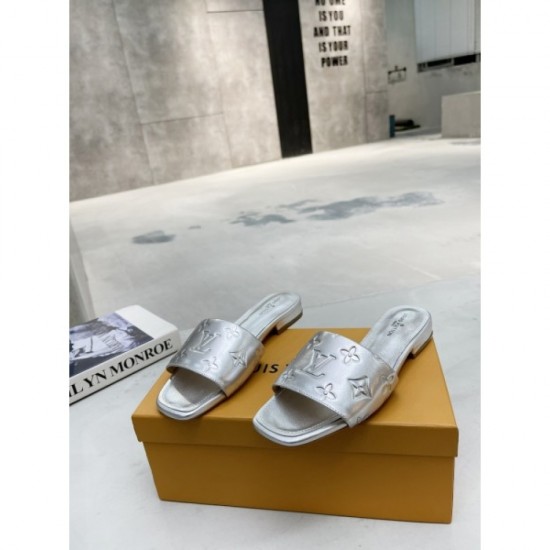 Small quantity in stock ☆ Limited model slippers 2022SS LOUIS VUITTON Louis Vuitton Small quantity in stock ☆ Limited model slippers 2022SS LOUIS VUITTON Louis Vuitton