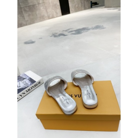 Small quantity in stock ☆ Limited model slippers 2022SS LOUIS VUITTON Louis Vuitton Small quantity in stock ☆ Limited model slippers 2022SS LOUIS VUITTON Louis Vuitton