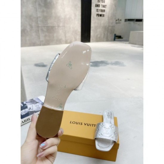 Small quantity in stock ☆ Limited model slippers 2022SS LOUIS VUITTON Louis Vuitton Small quantity in stock ☆ Limited model slippers 2022SS LOUIS VUITTON Louis Vuitton