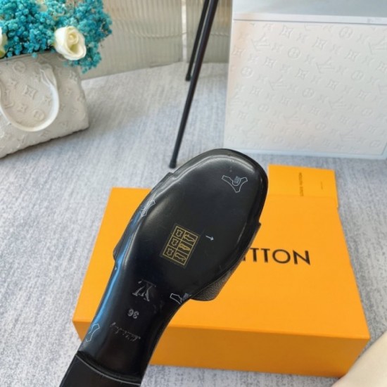 Slippers that can be used regardless of the scene 2022SS LOUIS VUITTON Louis Vuitton Slippers that can be used regardless of the scene 2022SS LOUIS VUITTON Louis Vuitton