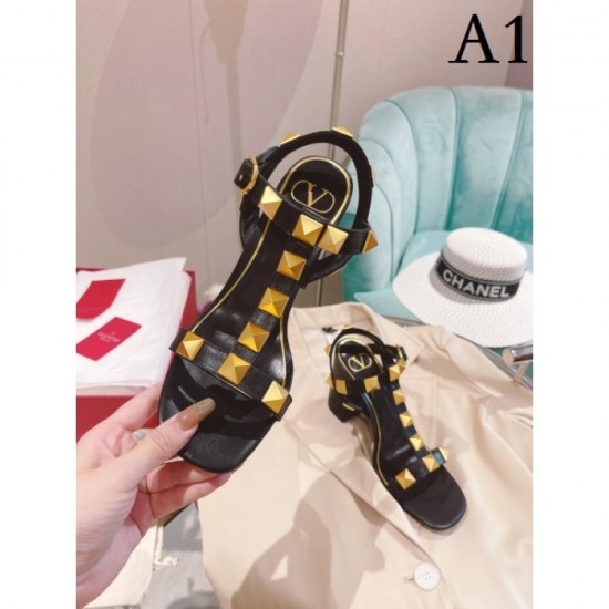 This summer's favorite rivet sandals 2022SS VALENTINO Valentino This summer's favorite rivet sandals 2022SS VALENTINO Valentino