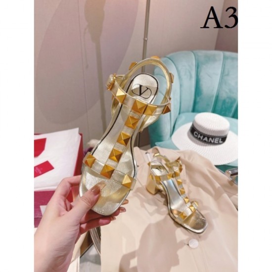 This summer's favorite rivet sandals 2022SS VALENTINO Valentino This summer's favorite rivet sandals 2022SS VALENTINO Valentino