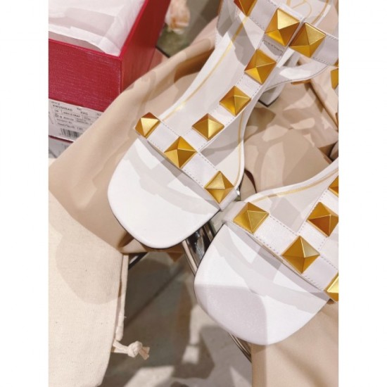 This summer's favorite rivet sandals 2022SS VALENTINO Valentino This summer's favorite rivet sandals 2022SS VALENTINO Valentino