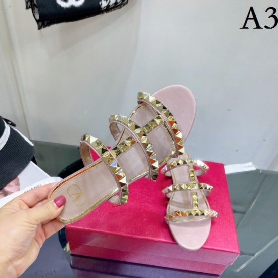 One piece of rivet slippers that are very active in the summer 2022SS VALENTINO Valentino One piece of rivet slippers that are very active in the summer 2022SS VALENTINO Valentino