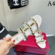 One piece of rivet slippers that are very active in the summer 2022SS VALENTINO Valentino One piece of rivet slippers that are very active in the summer 2022SS VALENTINO Valentino