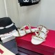 One piece of rivet slippers that are very active in the summer 2022SS VALENTINO Valentino One piece of rivet slippers that are very active in the summer 2022SS VALENTINO Valentino