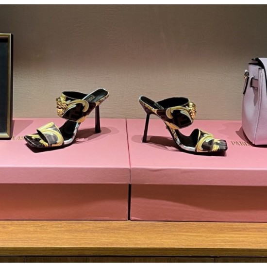 High heel slippers with a neat feeling 2022SS VERSACE Versace High heel slippers with a neat feeling 2022SS VERSACE Versace