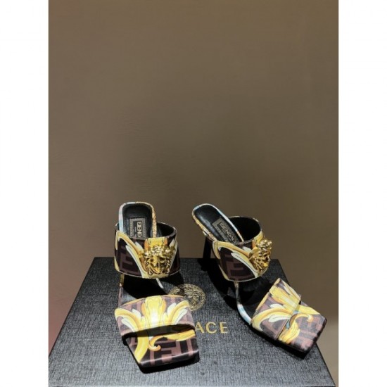 High heel slippers with a neat feeling 2022SS VERSACE Versace High heel slippers with a neat feeling 2022SS VERSACE Versace