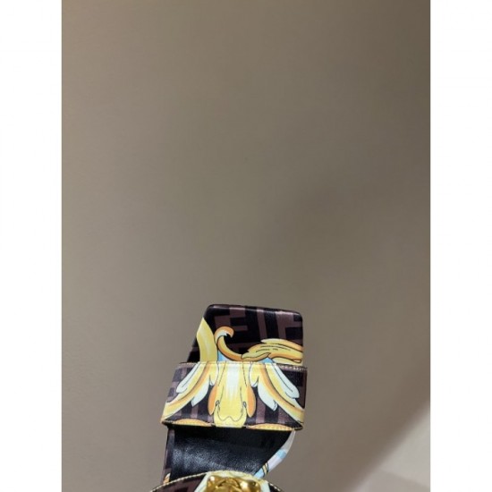 High heel slippers with a neat feeling 2022SS VERSACE Versace High heel slippers with a neat feeling 2022SS VERSACE Versace