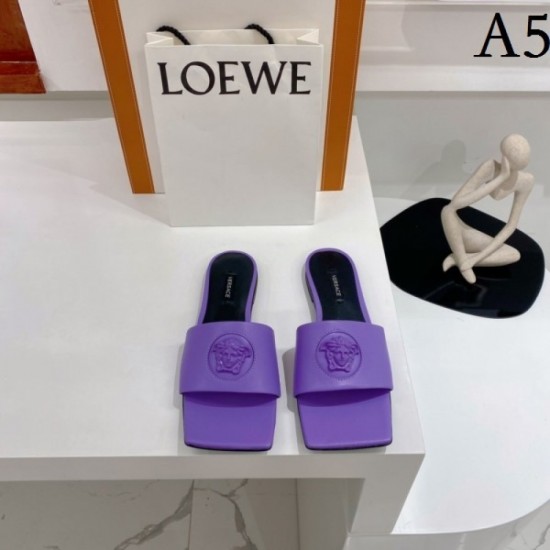 This year's big trend flat slippers 2022SS VERSACE Versace This year's big trend flat slippers 2022SS VERSACE Versace