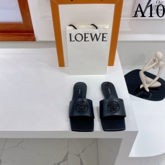 This year's big trend flat slippers 2022SS VERSACE Versace This year's big trend flat slippers 2022SS VERSACE Versace
