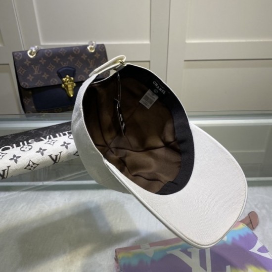 Chanel CHANEL 2022SS Cap / Hat Active in this spring / summer outfit Chanel CHANEL 2022SS Cap / Hat Active in this spring / summer outfit