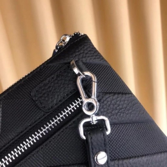 2022SS Men's Clutch Bag Adult-like atmosphere BURBERRY Burberry 2022SS Men's Clutch Bag Adult-like atmosphere BURBERRY Burberry