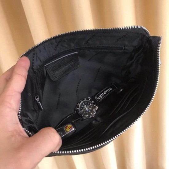 2022SS Men's Clutch Bag Adult-like atmosphere BURBERRY Burberry 2022SS Men's Clutch Bag Adult-like atmosphere BURBERRY Burberry