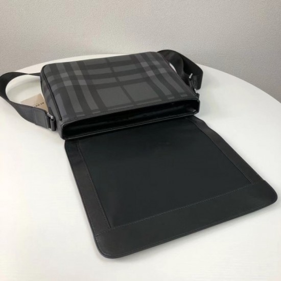 2022SS Men's Shoulder Bag Light impression in summer BURBERRY Burberry 2022SS Men's Shoulder Bag Light impression in summer BURBERRY Burberry