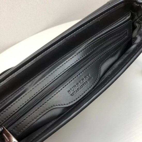 2022SS Men's Shoulder Bag Light impression in summer BURBERRY Burberry 2022SS Men's Shoulder Bag Light impression in summer BURBERRY Burberry