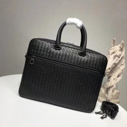 2022SS Men's Briefcase BOTTEGA VENETA with a sense of omission