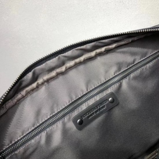 2022SS Men's Briefcase BOTTEGA VENETA with a sense of omission 2022SS Men's Briefcase BOTTEGA VENETA with a sense of omission