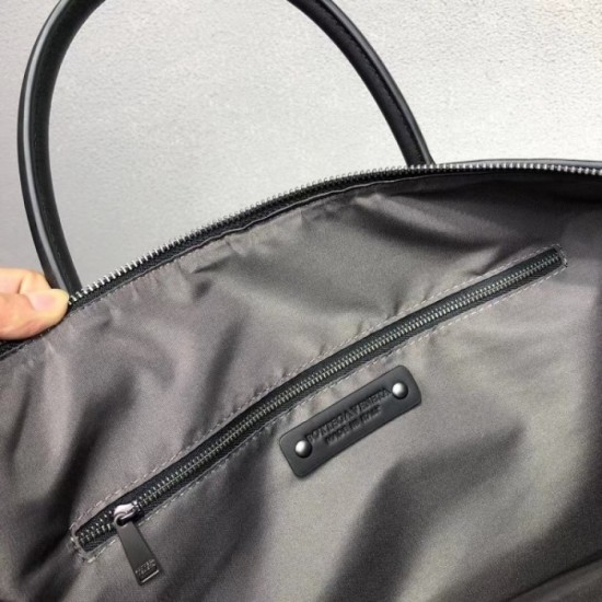 2022SS Travel bag BOTTEGA VENETA to liven up the summer mood 2022SS Travel bag BOTTEGA VENETA to liven up the summer mood