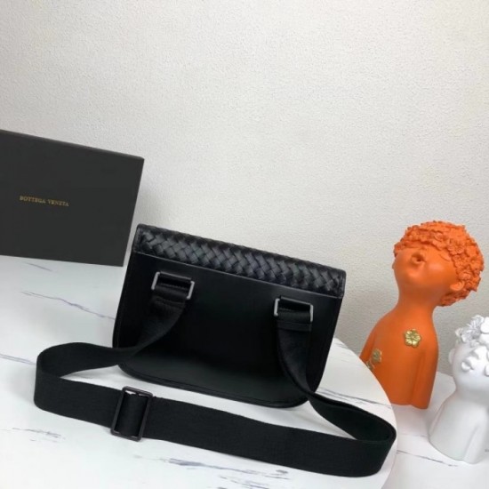 2022SS Men's Shoulder Bag The topic is boiling BOTTEGA VENETA 2022SS Men's Shoulder Bag The topic is boiling BOTTEGA VENETA