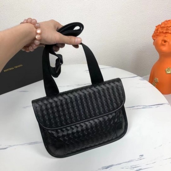 2022SS Men's Shoulder Bag The topic is boiling BOTTEGA VENETA 2022SS Men's Shoulder Bag The topic is boiling BOTTEGA VENETA
