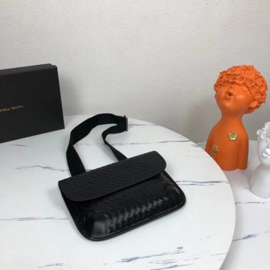 2022SS Men's Shoulder Bag The topic is boiling BOTTEGA VENETA 2022SS Men's Shoulder Bag The topic is boiling BOTTEGA VENETA
