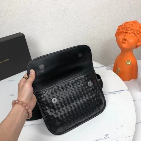 2022SS Men's Shoulder Bag The topic is boiling BOTTEGA VENETA 2022SS Men's Shoulder Bag The topic is boiling BOTTEGA VENETA