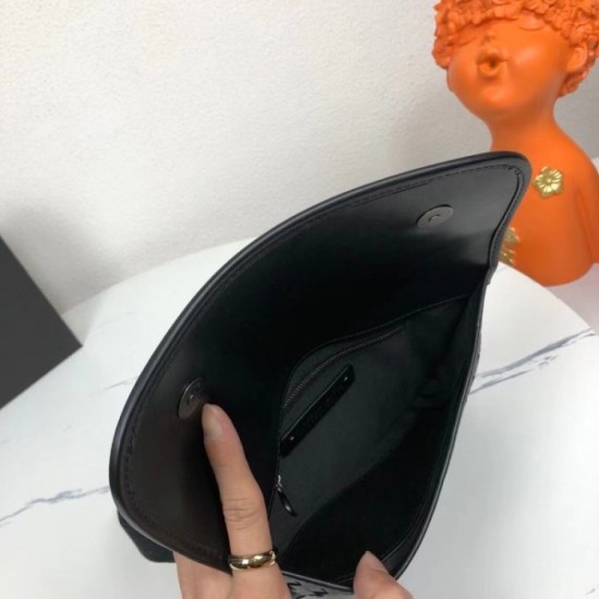 2022SS Men's Shoulder Bag The topic is boiling BOTTEGA VENETA 2022SS Men's Shoulder Bag The topic is boiling BOTTEGA VENETA