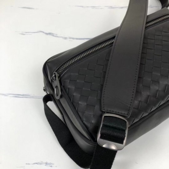 2022SS Men's Shoulder Bag Classic Design BOTTEGA VENETA 2022SS Men's Shoulder Bag Classic Design BOTTEGA VENETA