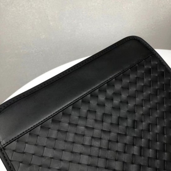 2022SS Men's Shoulder Bag Outstanding Freshness BOTTEGA VENETA 2022SS Men's Shoulder Bag Outstanding Freshness BOTTEGA VENETA