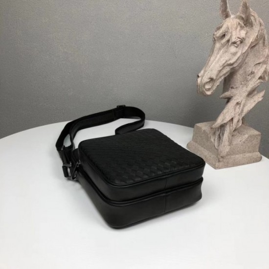 2022SS Men's Shoulder Bag Luxury UP! BOTTEGA VENETA 2022SS Men's Shoulder Bag Luxury UP! BOTTEGA VENETA
