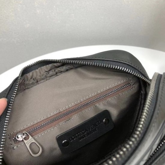 2022SS Men's Shoulder Bag Luxury UP! BOTTEGA VENETA 2022SS Men's Shoulder Bag Luxury UP! BOTTEGA VENETA