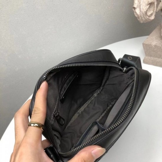 2022SS Men's Shoulder Bag Extremely Rare Product BOTTEGA VENETA 2022SS Men's Shoulder Bag Extremely Rare Product BOTTEGA VENETA