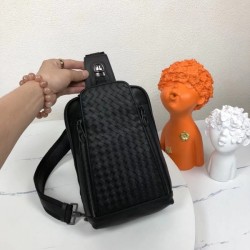 2022SS Men's chest bag BOTTEGA VENETA with charm