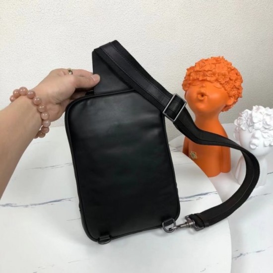 2022SS Men's chest bag BOTTEGA VENETA with charm 2022SS Men's chest bag BOTTEGA VENETA with charm