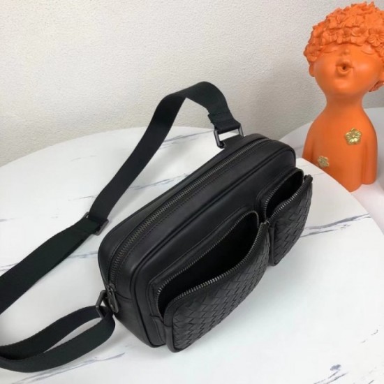 2022SS Men's chest bag Color rich BOTTEGA VENETA 2022SS Men's chest bag Color rich BOTTEGA VENETA