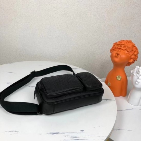 2022SS Men's chest bag Color rich BOTTEGA VENETA 2022SS Men's chest bag Color rich BOTTEGA VENETA