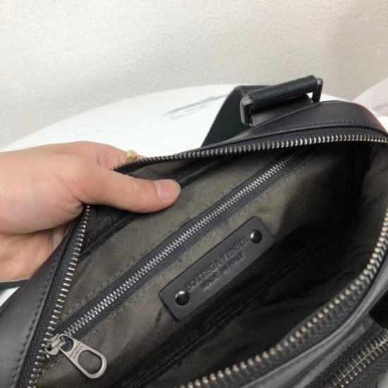 2022SS Men's chest bag Color rich BOTTEGA VENETA 2022SS Men's chest bag Color rich BOTTEGA VENETA