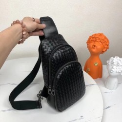 2022SS Men's Chest Bag Frontline New BOTTEGA VENETA