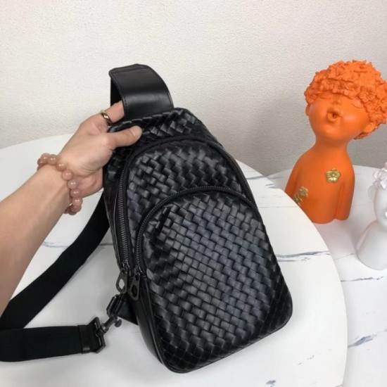 2022SS Men's Chest Bag Frontline New BOTTEGA VENETA 2022SS Men's Chest Bag Frontline New BOTTEGA VENETA