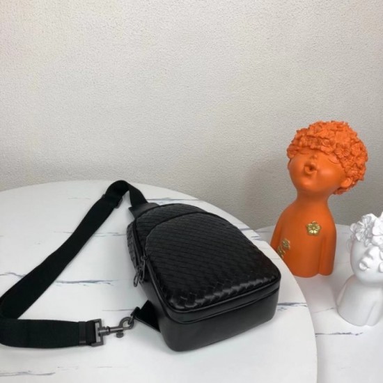 2022SS Men's Chest Bag Frontline New BOTTEGA VENETA 2022SS Men's Chest Bag Frontline New BOTTEGA VENETA