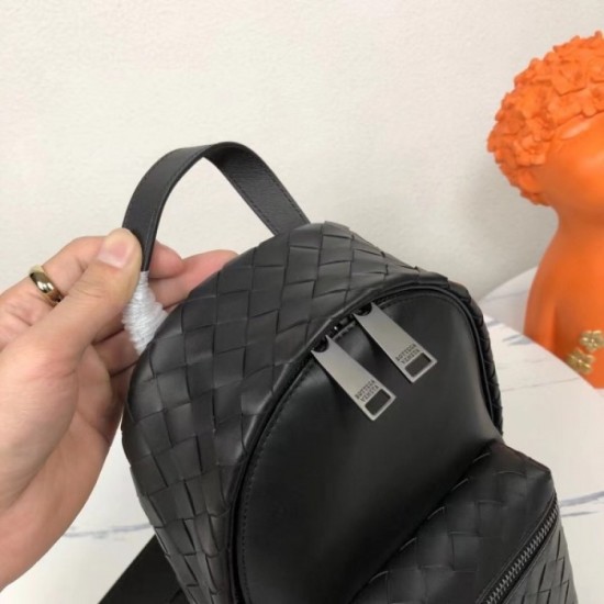 2022SS Men's chest bag The latest popular BOTTEGA VENETA 2022SS Men's chest bag The latest popular BOTTEGA VENETA