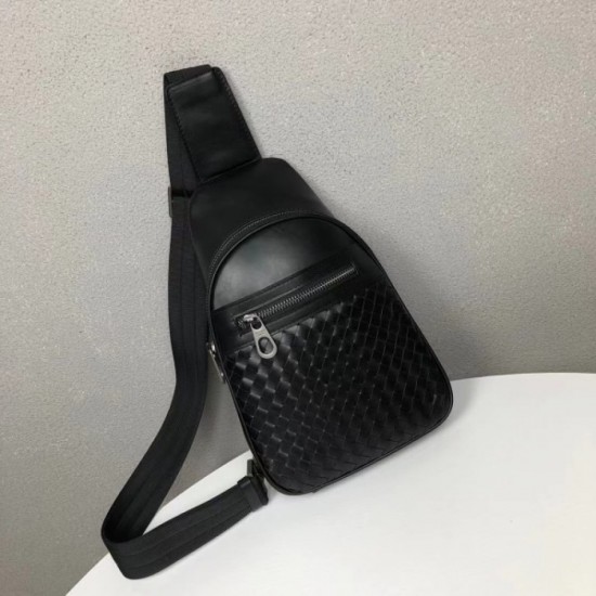 2022SS Men's chest bag latest arrival BOTTEGA VENETA Bottega Veneta 2022SS Men's chest bag latest arrival BOTTEGA VENETA Bottega Veneta