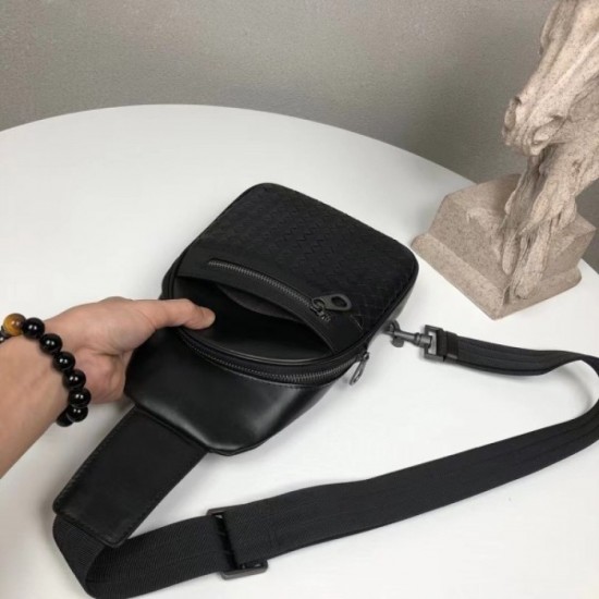 2022SS Men's chest bag latest arrival BOTTEGA VENETA Bottega Veneta 2022SS Men's chest bag latest arrival BOTTEGA VENETA Bottega Veneta