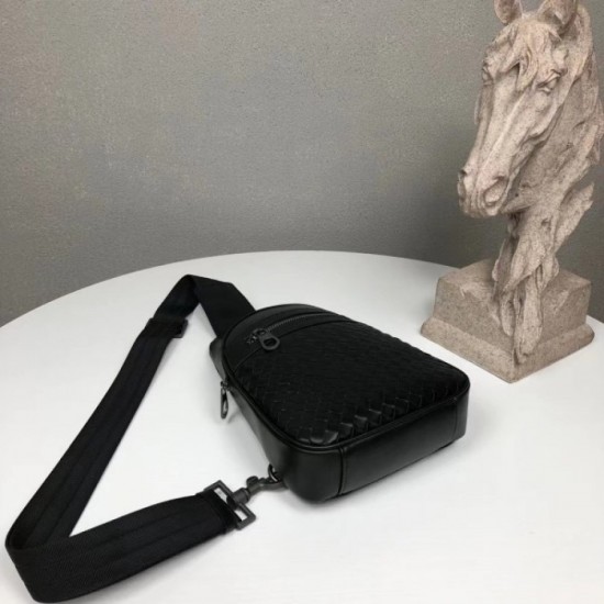 2022SS Men's chest bag latest arrival BOTTEGA VENETA Bottega Veneta 2022SS Men's chest bag latest arrival BOTTEGA VENETA Bottega Veneta