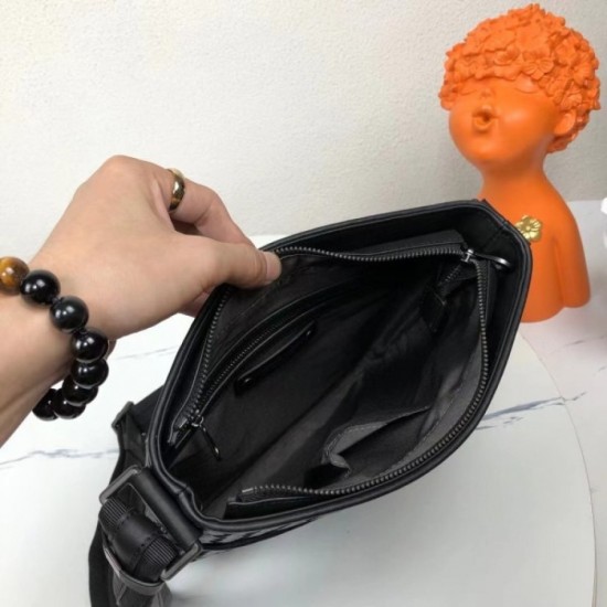 This summer's popular shoulder bag 2022SS BOTTEGA VENETA Bottega Veneta This summer's popular shoulder bag 2022SS BOTTEGA VENETA Bottega Veneta